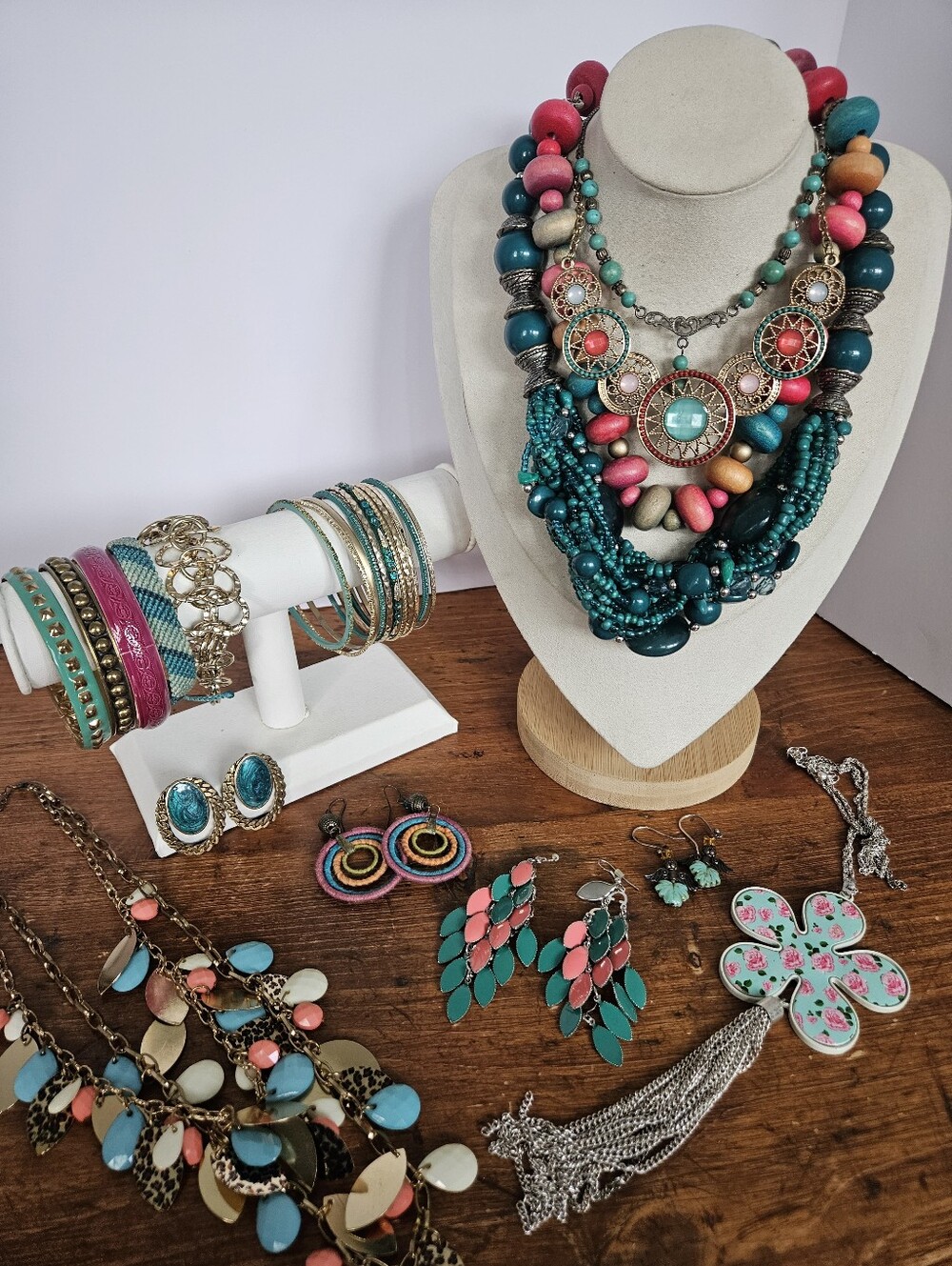 Estate Jewelry Lot Teal And Pink Boho Beaded Y2k Vintage To Modern - Picture 2 of 2